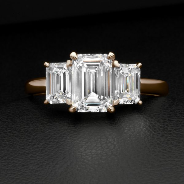 Fine Emerald Diamond Ring