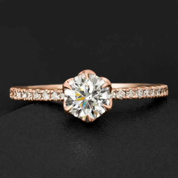 Round Brilliant Centerpiece Diamond Ring